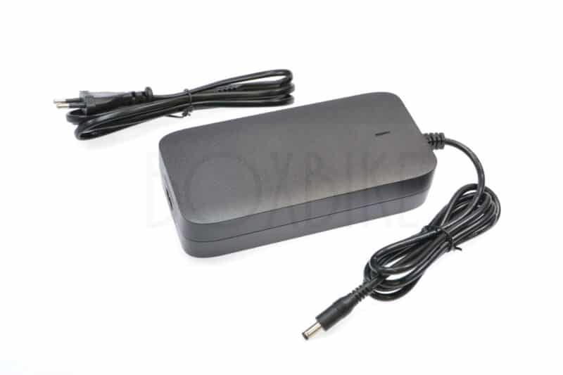 Lader 48V / 3A / DC2.1 5,5mm / 85%